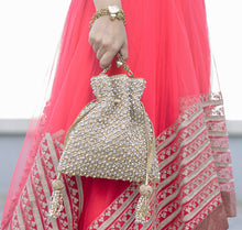 Load image into Gallery viewer, Knots of Love Gold