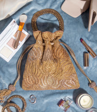 Load image into Gallery viewer, Precious Petals Gold