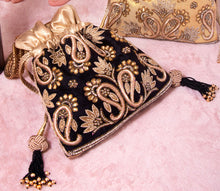 Load image into Gallery viewer, Paisley Paradise Black
