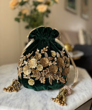 Load image into Gallery viewer, Dancing Daffodils Dark Green
