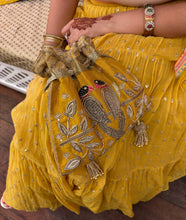 Load image into Gallery viewer, Lovebirds Plus Mustard
